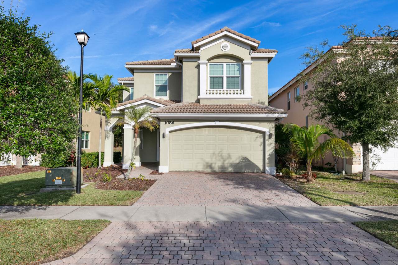 1086 Leonardo Circle - Photo 1