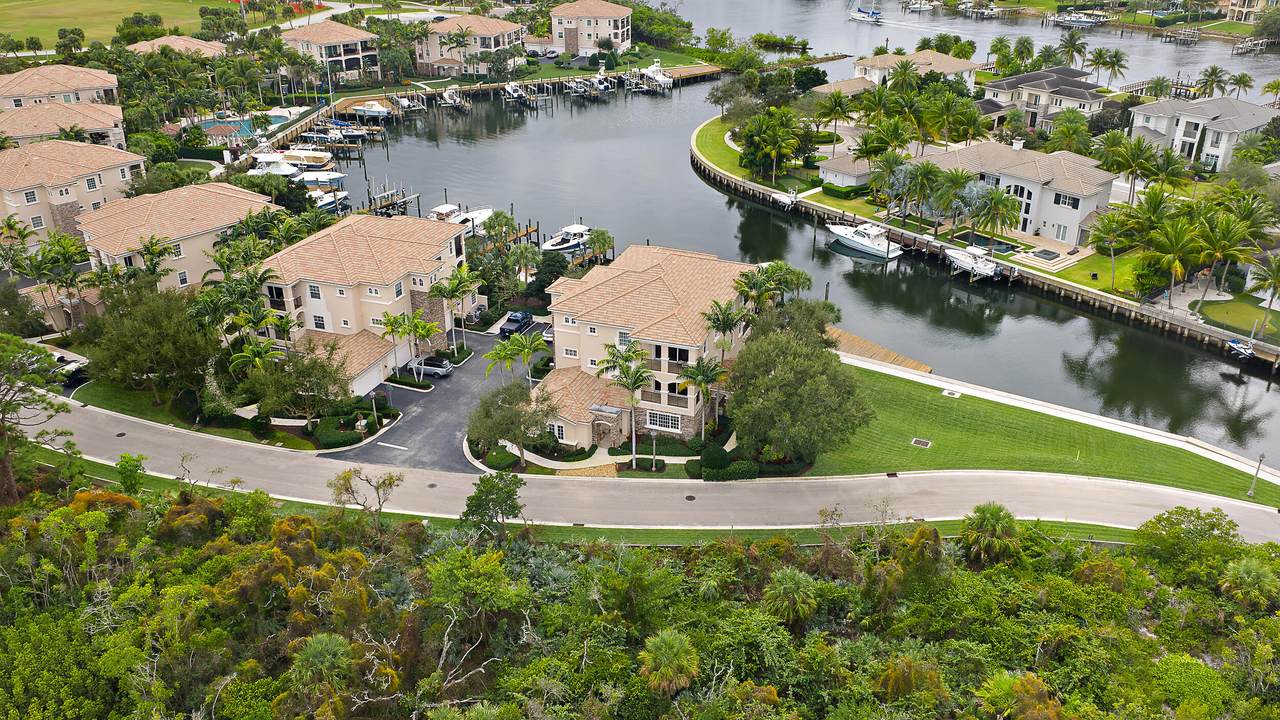 https://bt-photos.global.ssl.fastly.net/beaches/1280_boomver_1_B26031425-2.jpg