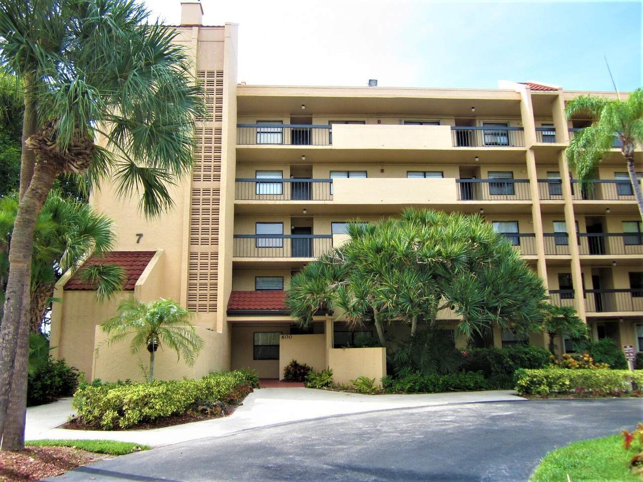 600 Egret Circle - Photo 1