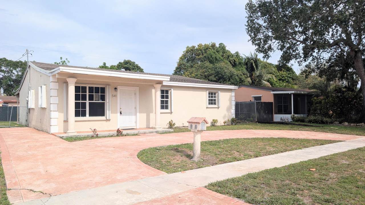 541 68th Way - Photo 1