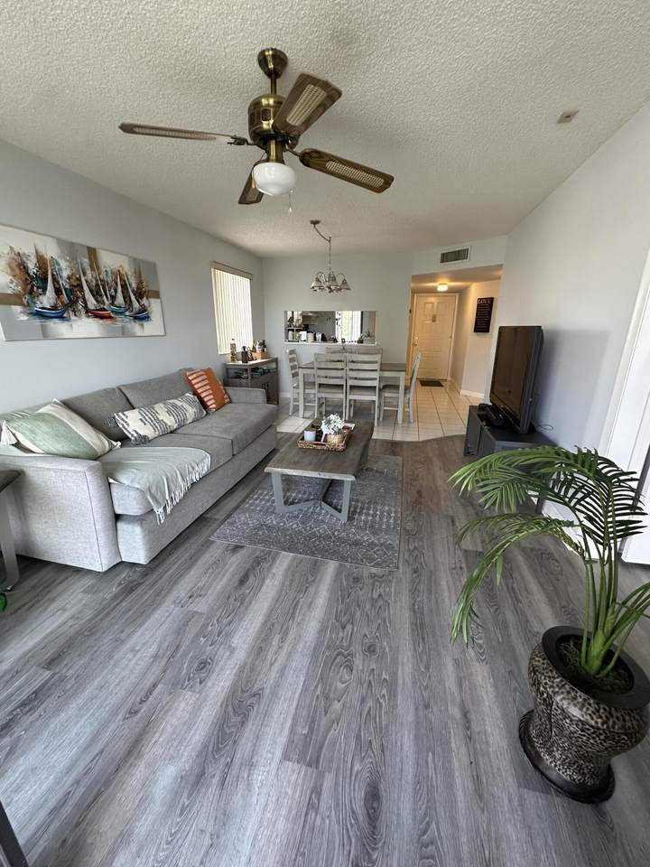 3138 Via Poinciana - Photo 1