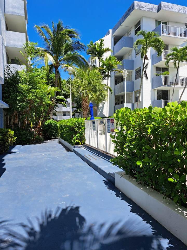 https://bt-photos.global.ssl.fastly.net/beaches/1280_boomver_1_B26032156-2.jpg