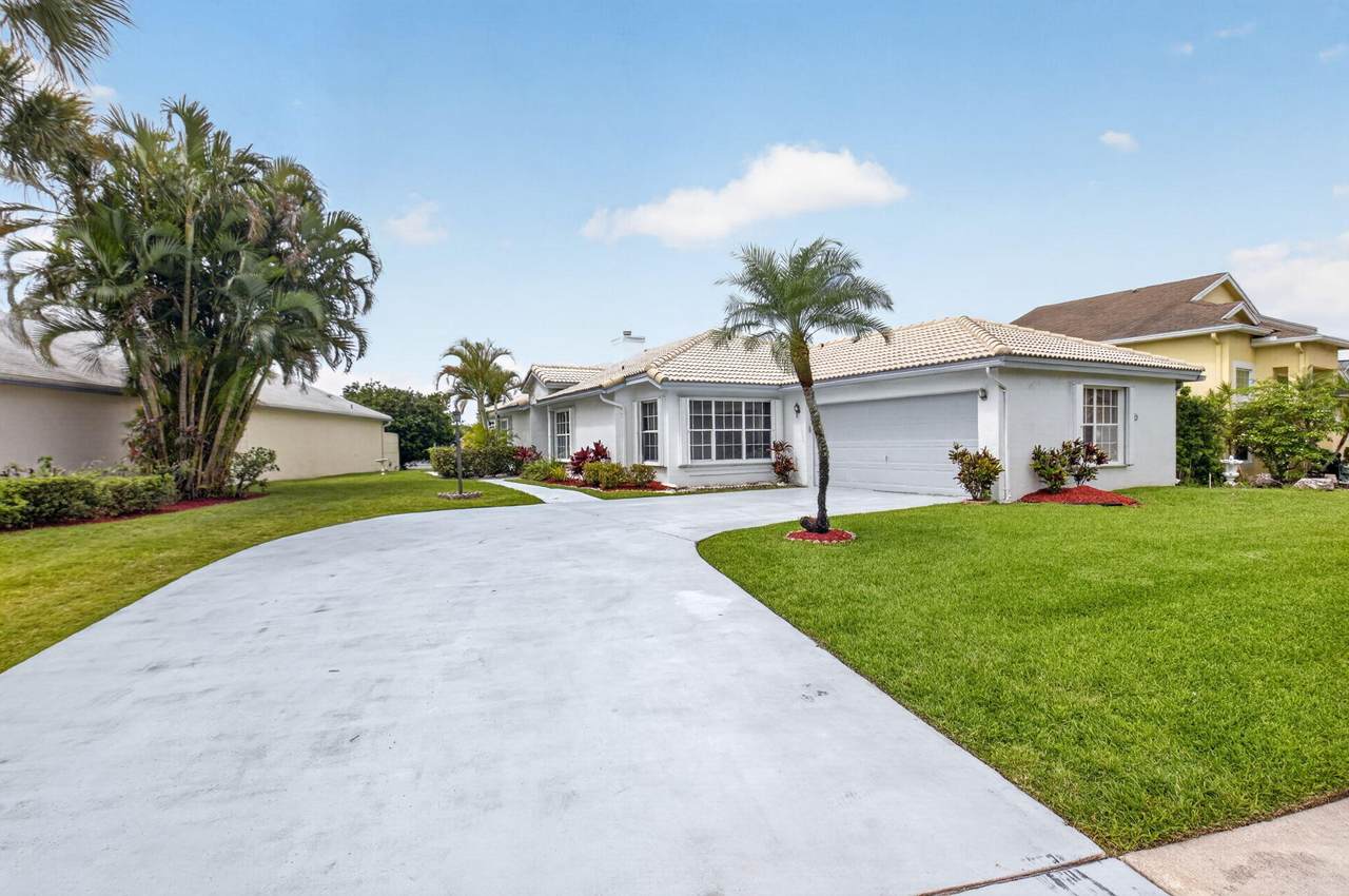 6413 Lansdowne Circle - Photo 1