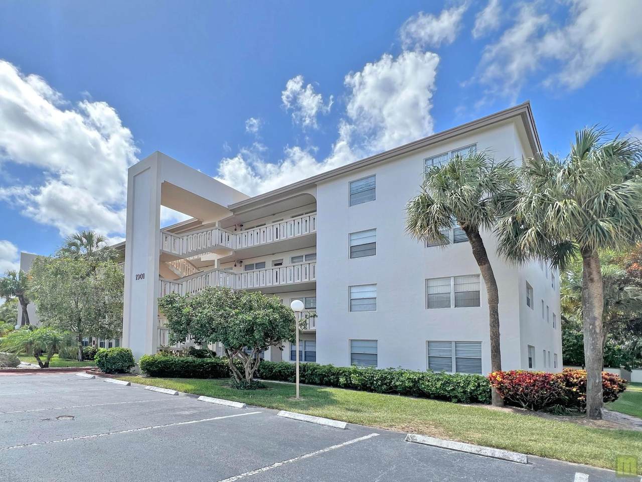 1901 Bermuda Circle - Photo 1