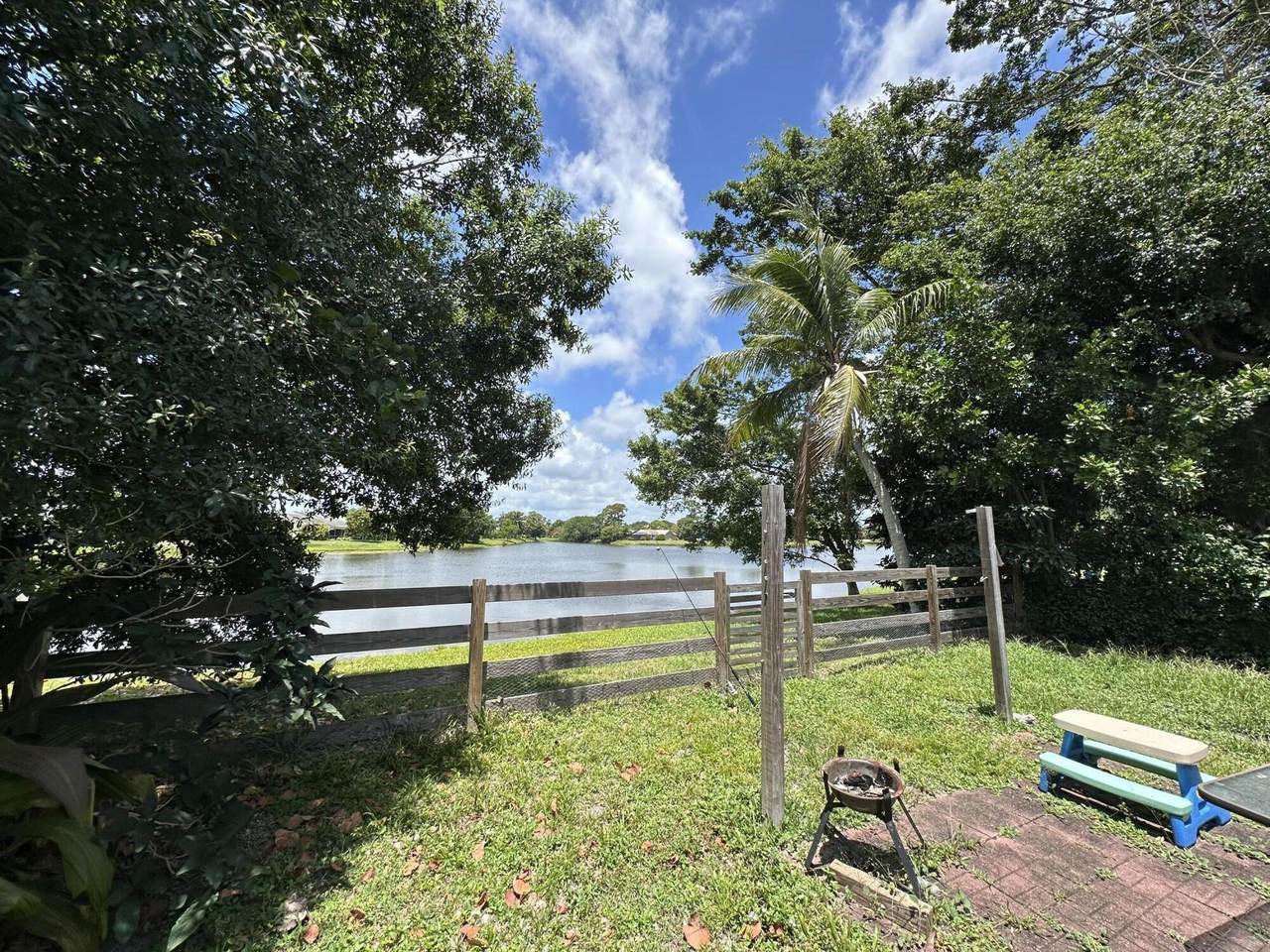 https://bt-photos.global.ssl.fastly.net/beaches/1280_boomver_1_B26032297-2.jpg