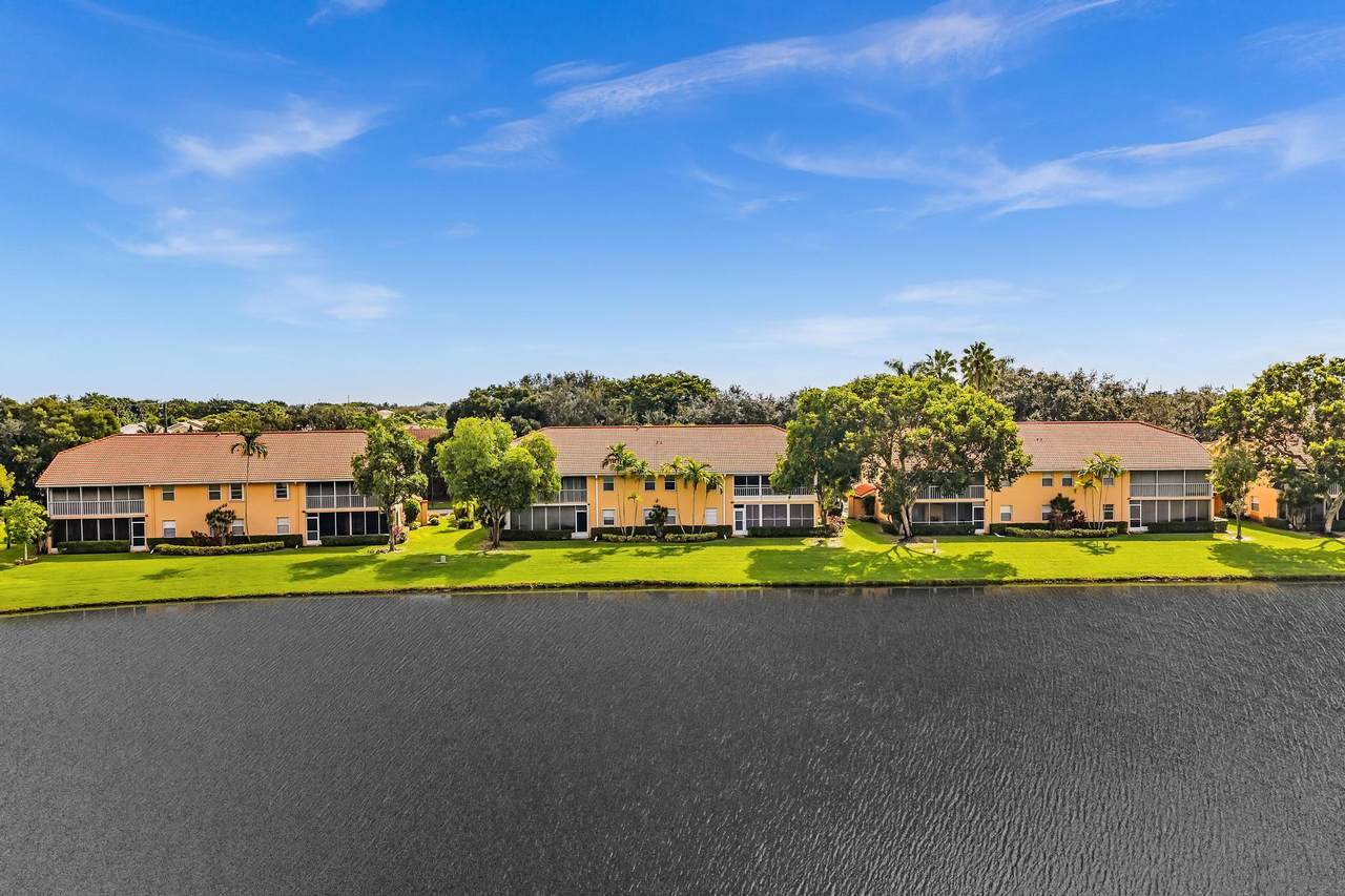 9589 Shadybrook Drive - Photo 1