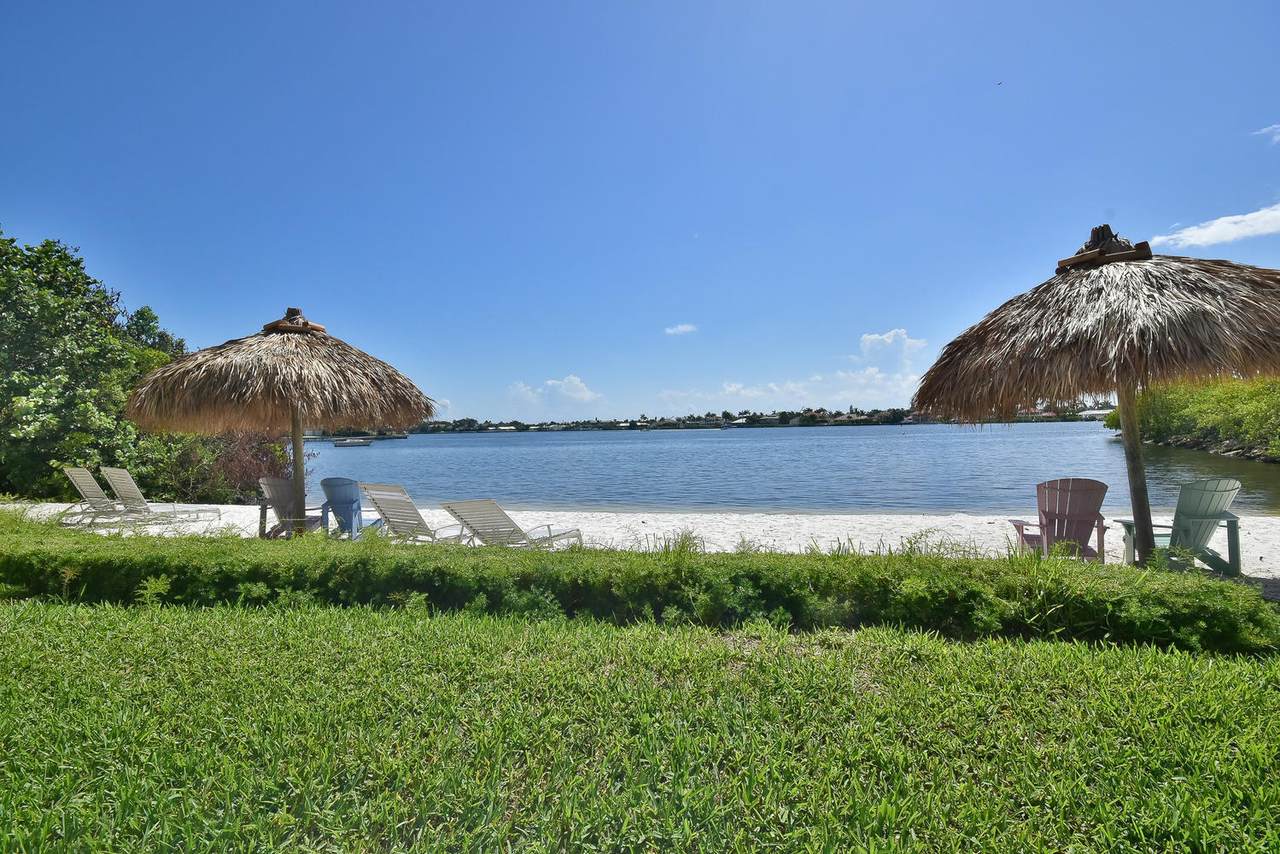 https://bt-photos.global.ssl.fastly.net/beaches/1280_boomver_1_B26032916-2.jpg