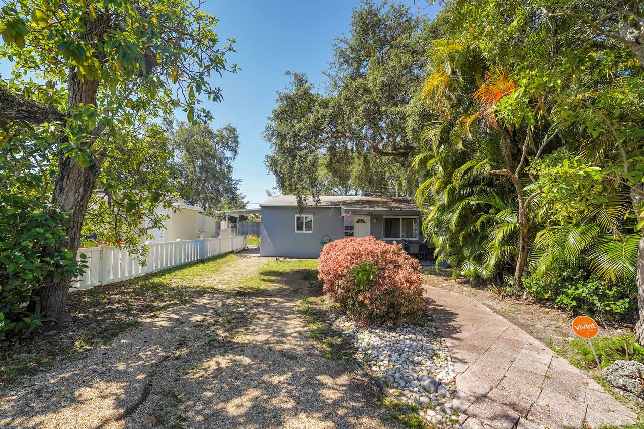 2620 Harding Street - Photo 1