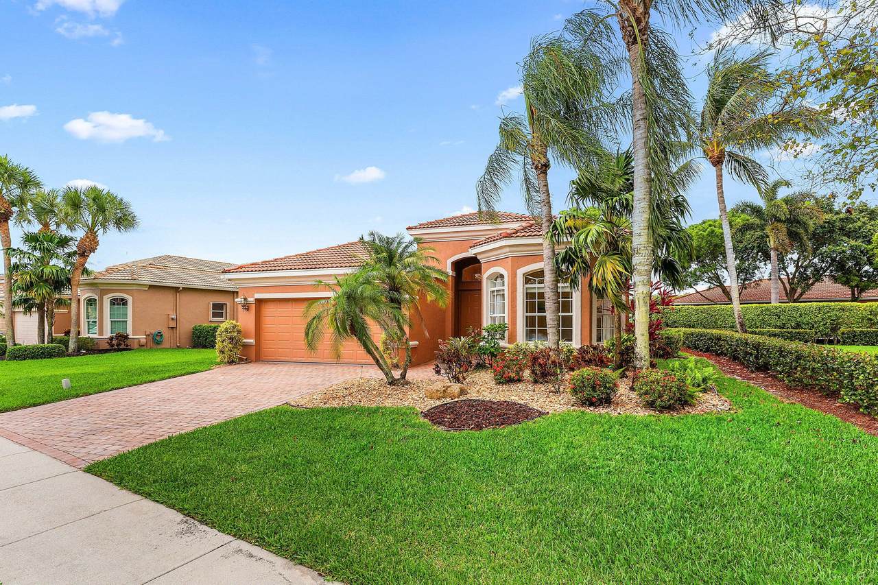 https://bt-photos.global.ssl.fastly.net/beaches/1280_boomver_1_B26033338-2.jpg