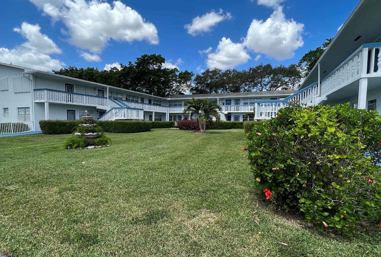 119 Westbury - Photo 1
