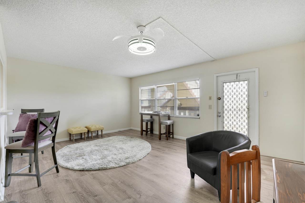 16 Mansfield A - Photo 1
