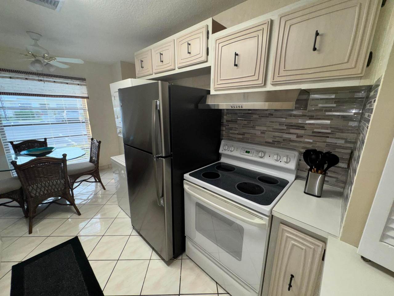 https://bt-photos.global.ssl.fastly.net/beaches/1280_boomver_1_B26034749-2.jpg