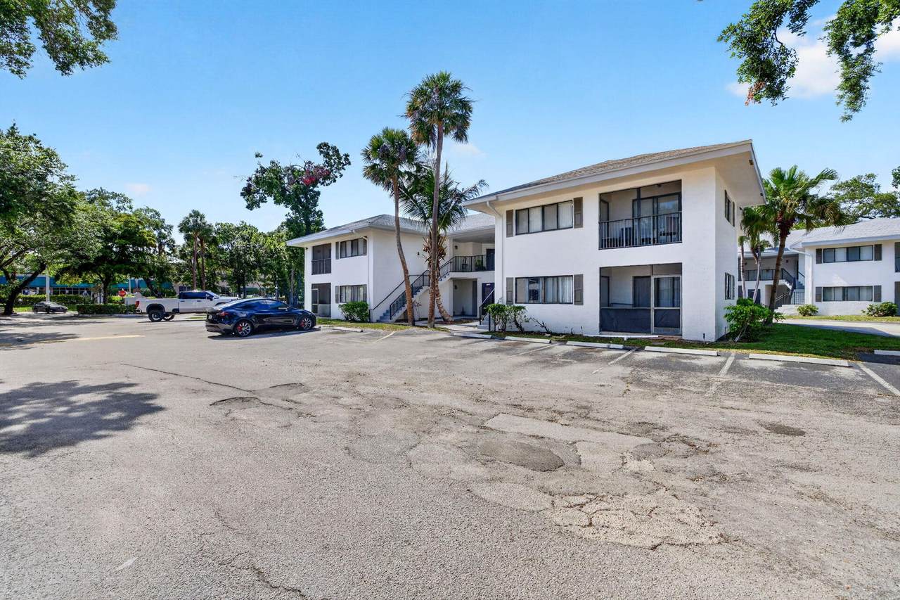 2550 18th Terrace - Photo 1