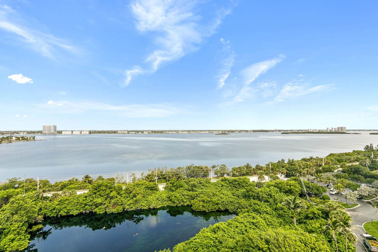 https://bt-photos.global.ssl.fastly.net/beaches/1280_boomver_1_B26034938-2.jpg