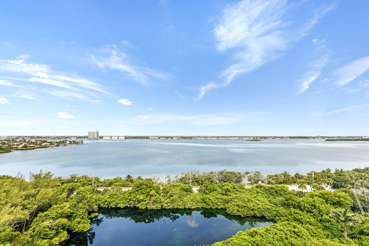 https://bt-photos.global.ssl.fastly.net/beaches/1280_boomver_1_B26034938-2.jpg