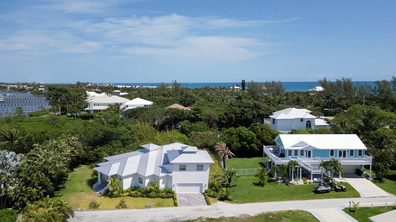 https://bt-photos.global.ssl.fastly.net/beaches/1280_boomver_1_B26034944-2.jpg