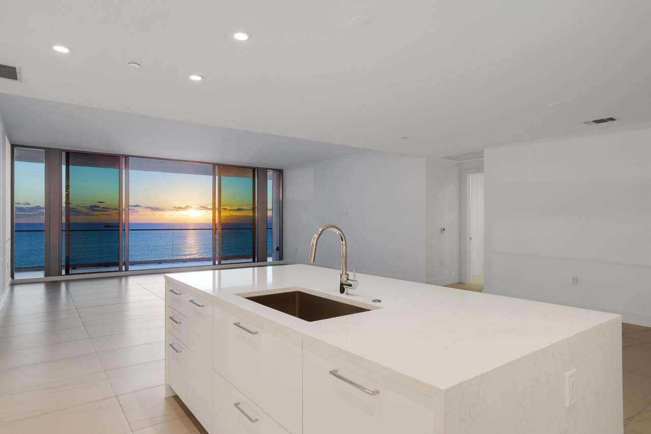 153 Seabreeze Boulevard - Photo 1