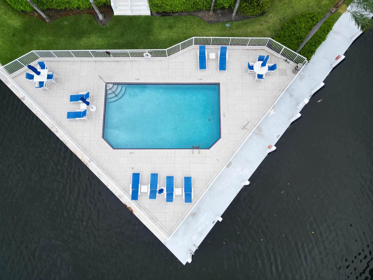 https://bt-photos.global.ssl.fastly.net/beaches/1280_boomver_1_B26035912-2.jpg