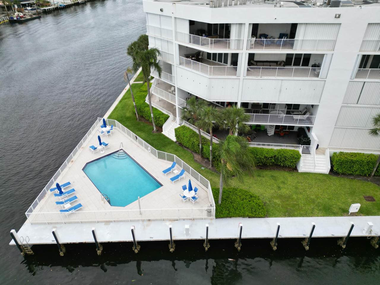 https://bt-photos.global.ssl.fastly.net/beaches/1280_boomver_1_B26035912-2.jpg