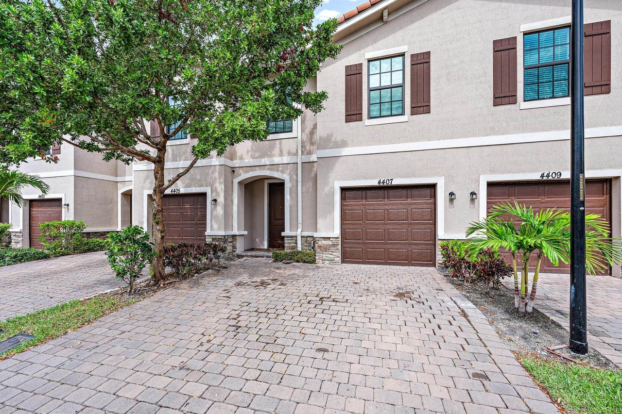 4407 Hemlock Drive - Photo 1