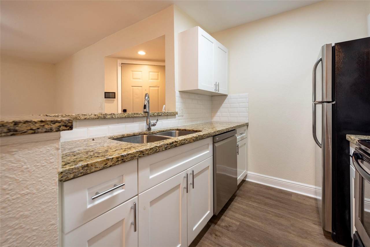 2906 University Drive - Photo 1