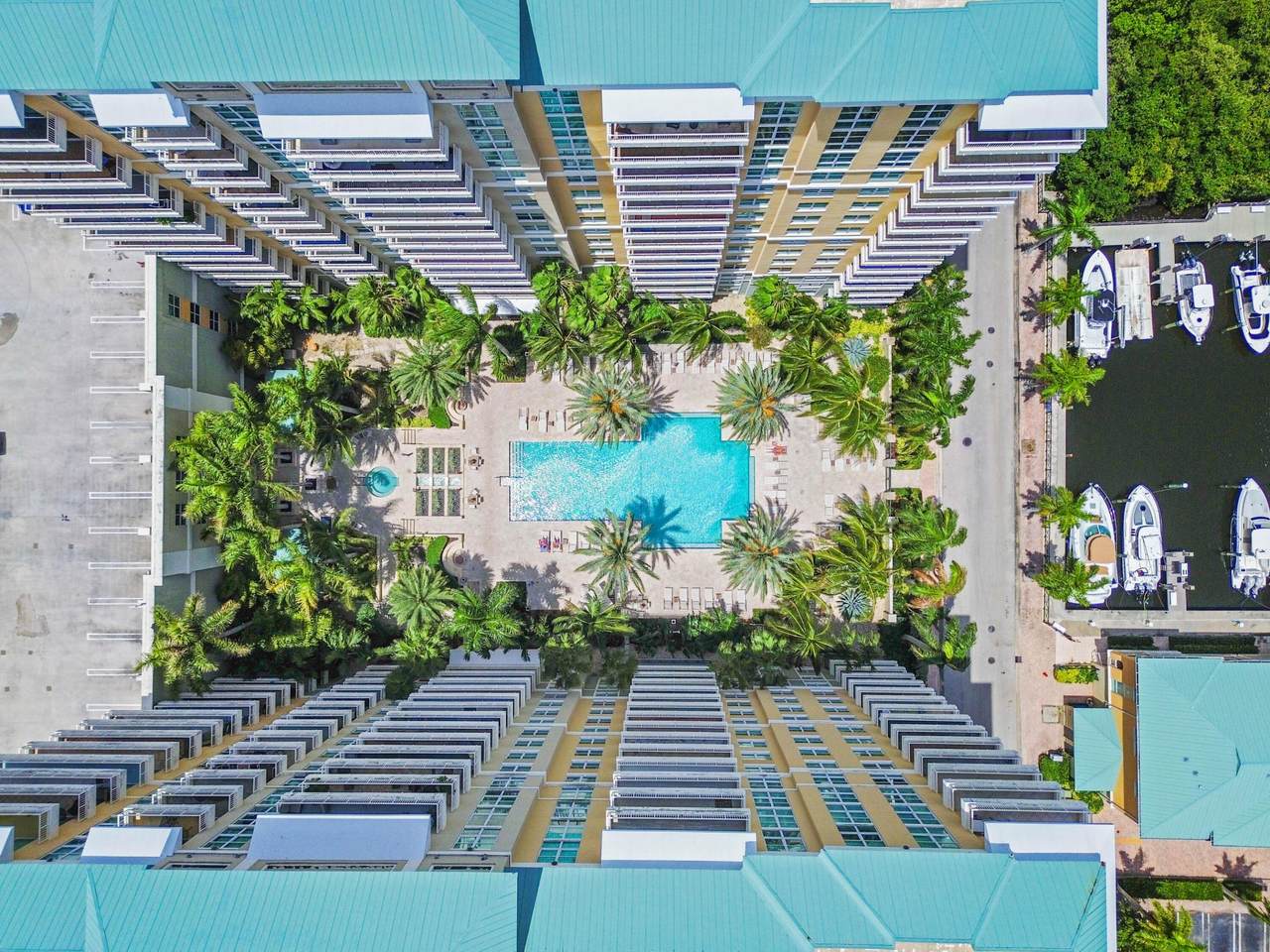 https://bt-photos.global.ssl.fastly.net/beaches/1280_boomver_1_B26036968-2.jpg