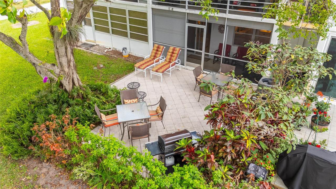 210 Oakridge - Photo 1