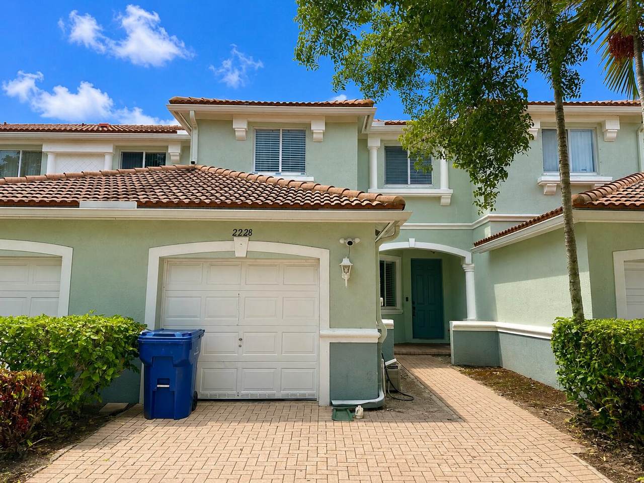 2228 Oakmont Drive - Photo 1