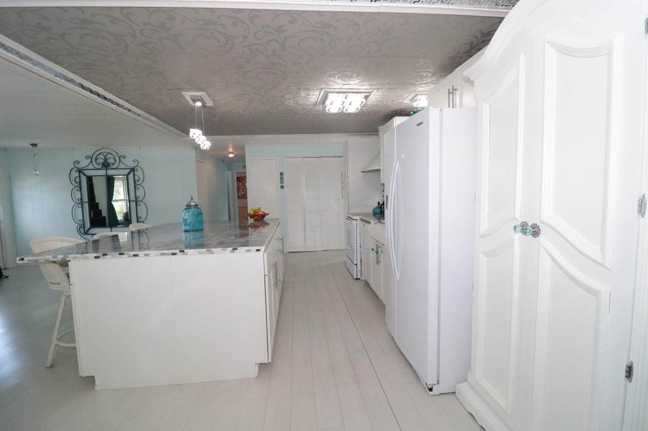https://bt-photos.global.ssl.fastly.net/beaches/1280_boomver_1_B26038190-2.jpg