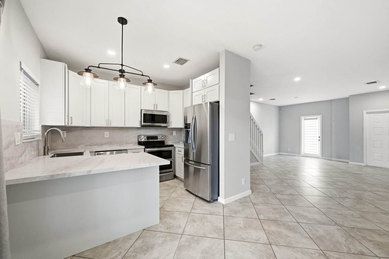 8464 Lagos De Campo Boulevard - Photo 1