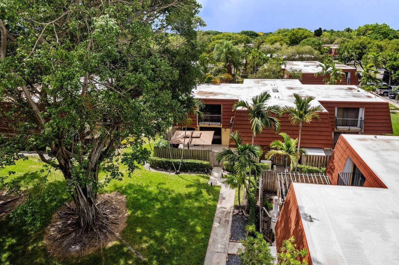 730 99th Circle - Photo 1