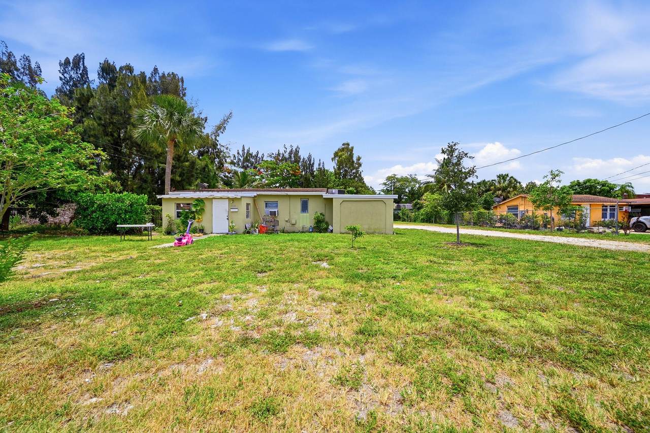 700 8th Street - Photo 1