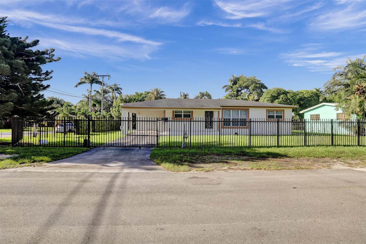 30 139th Street - Photo 1