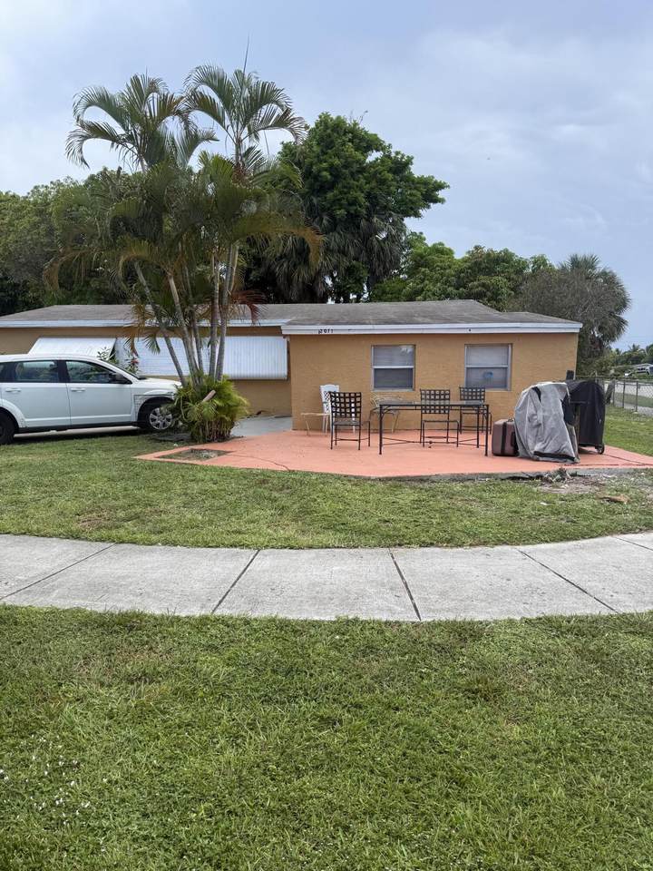 2071 29th Terrace - Photo 1