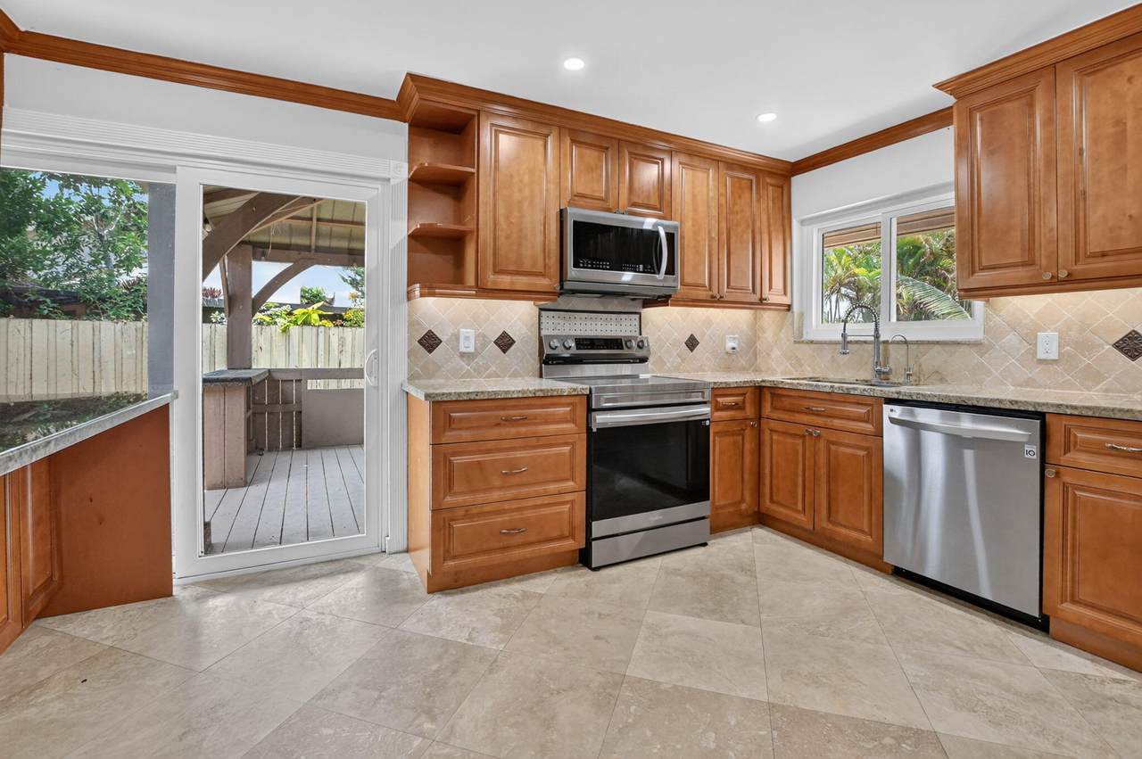 7813 Kenway Place - Photo 1