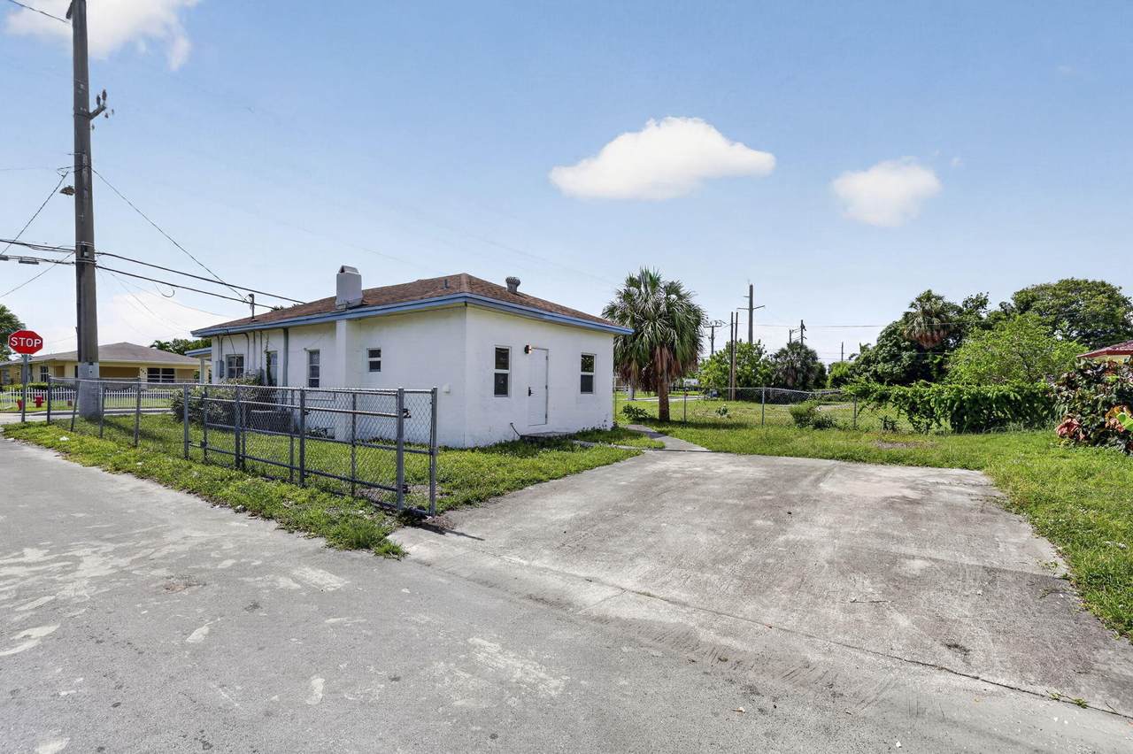 621 3rd Avenue - Photo 1