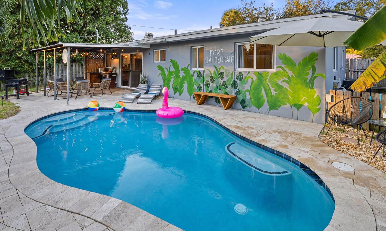 1720 32nd Street - Photo 1