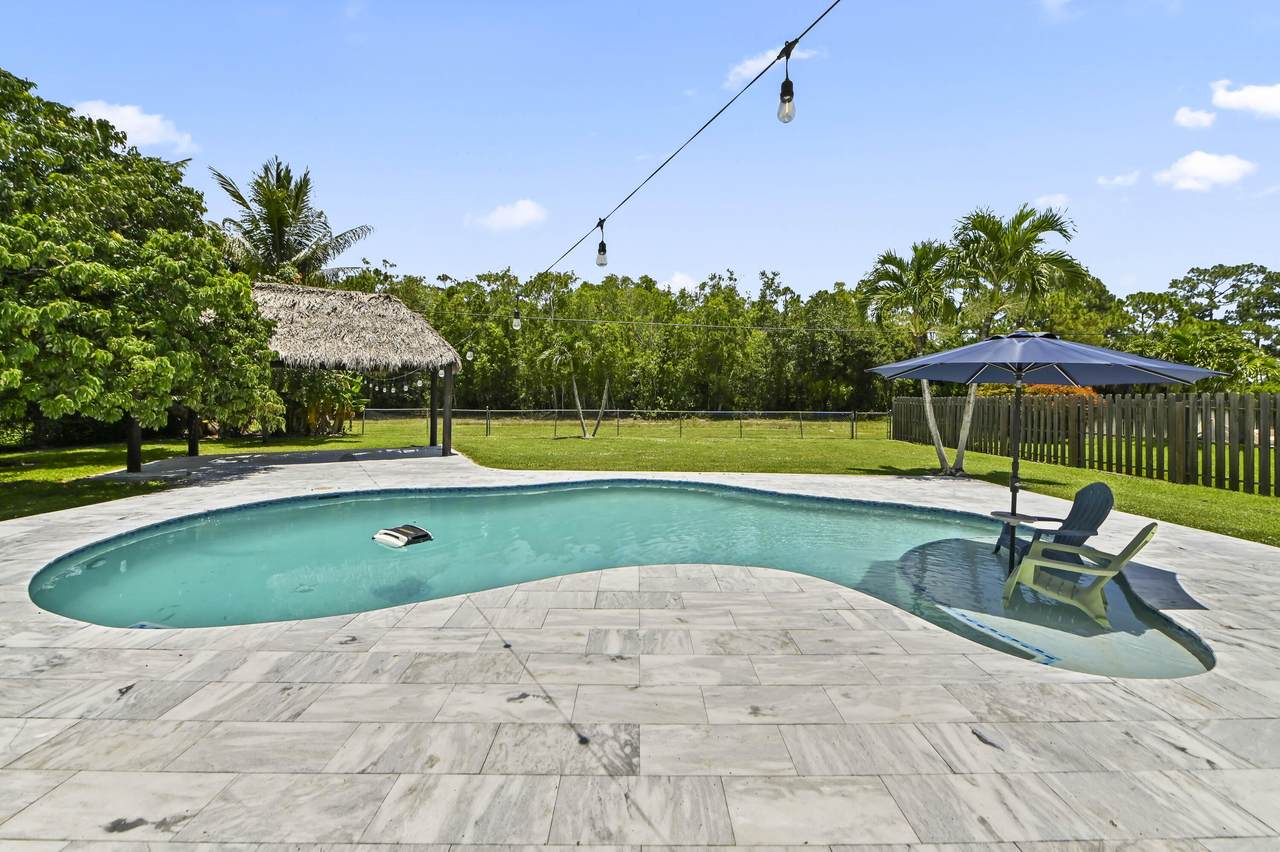 https://bt-photos.global.ssl.fastly.net/beaches/1280_boomver_1_B26044868-2.jpg