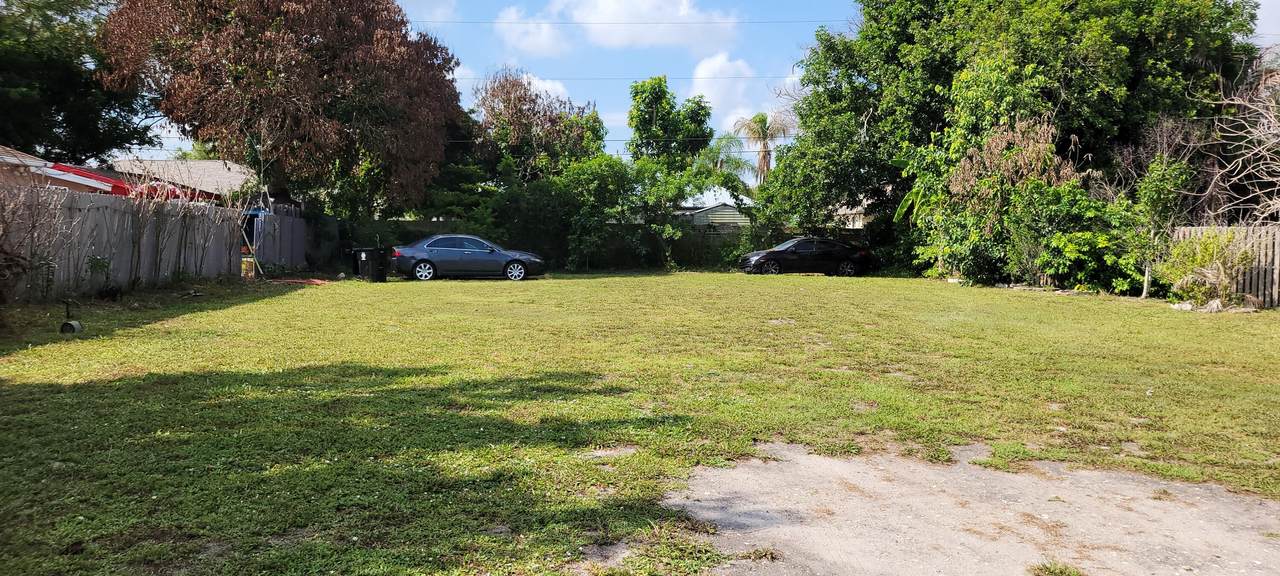 702 Colleen Avenue - Photo 1