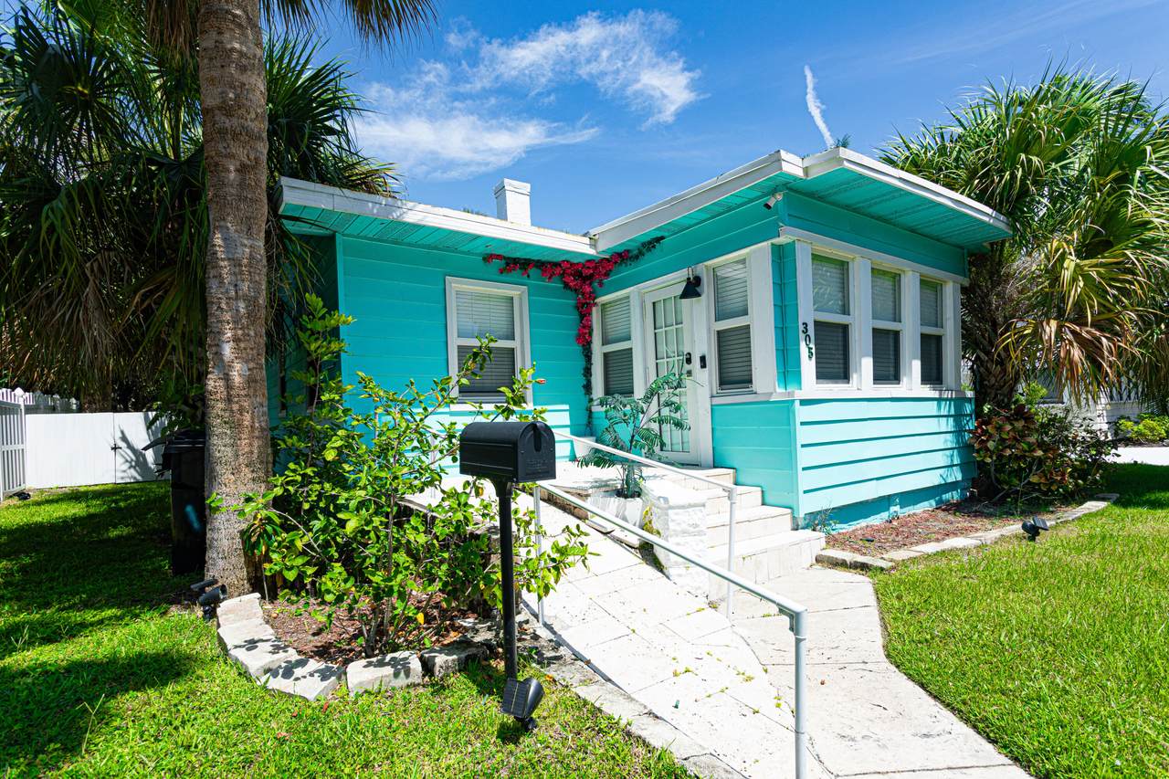 305 Lakeside Drive - Photo 1