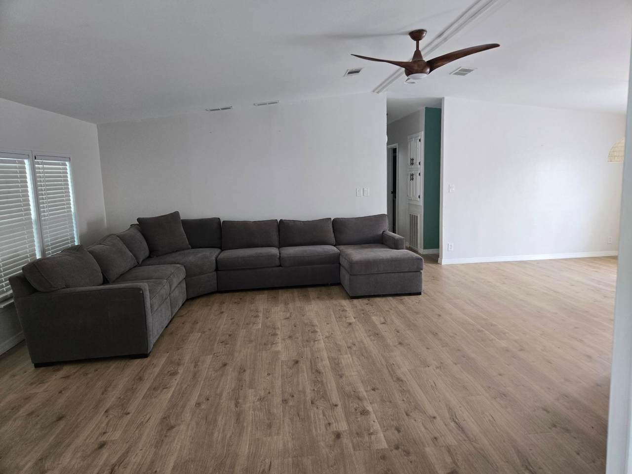 https://bt-photos.global.ssl.fastly.net/beaches/1280_boomver_1_B26045176-2.jpg