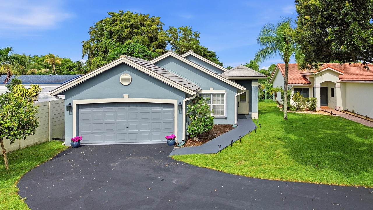 12445 7th Place - Photo 1