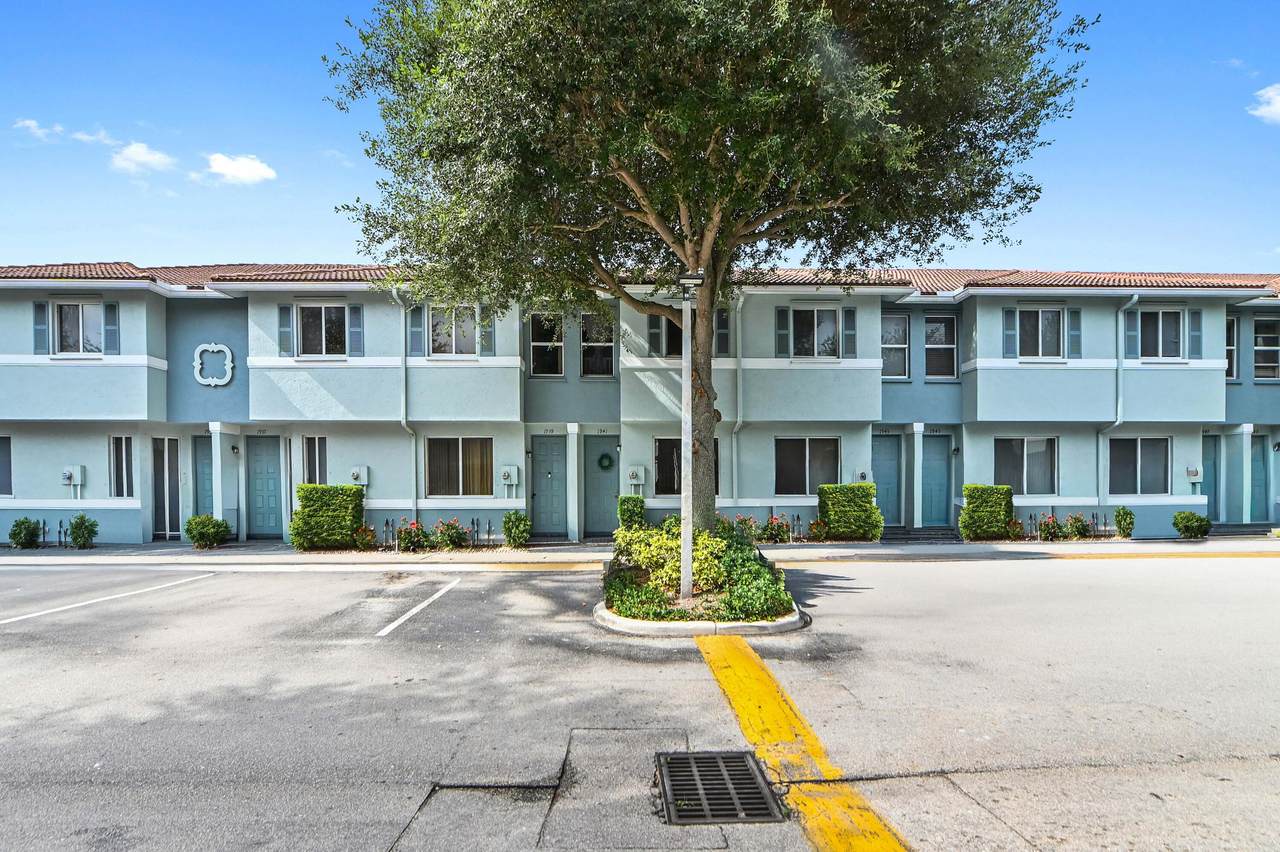 1941 Gardenia Court - Photo 1