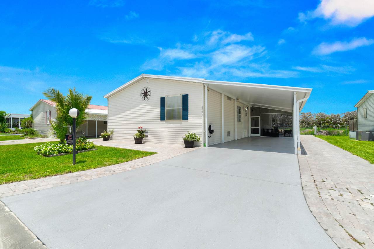 1637 35th Circle - Photo 1