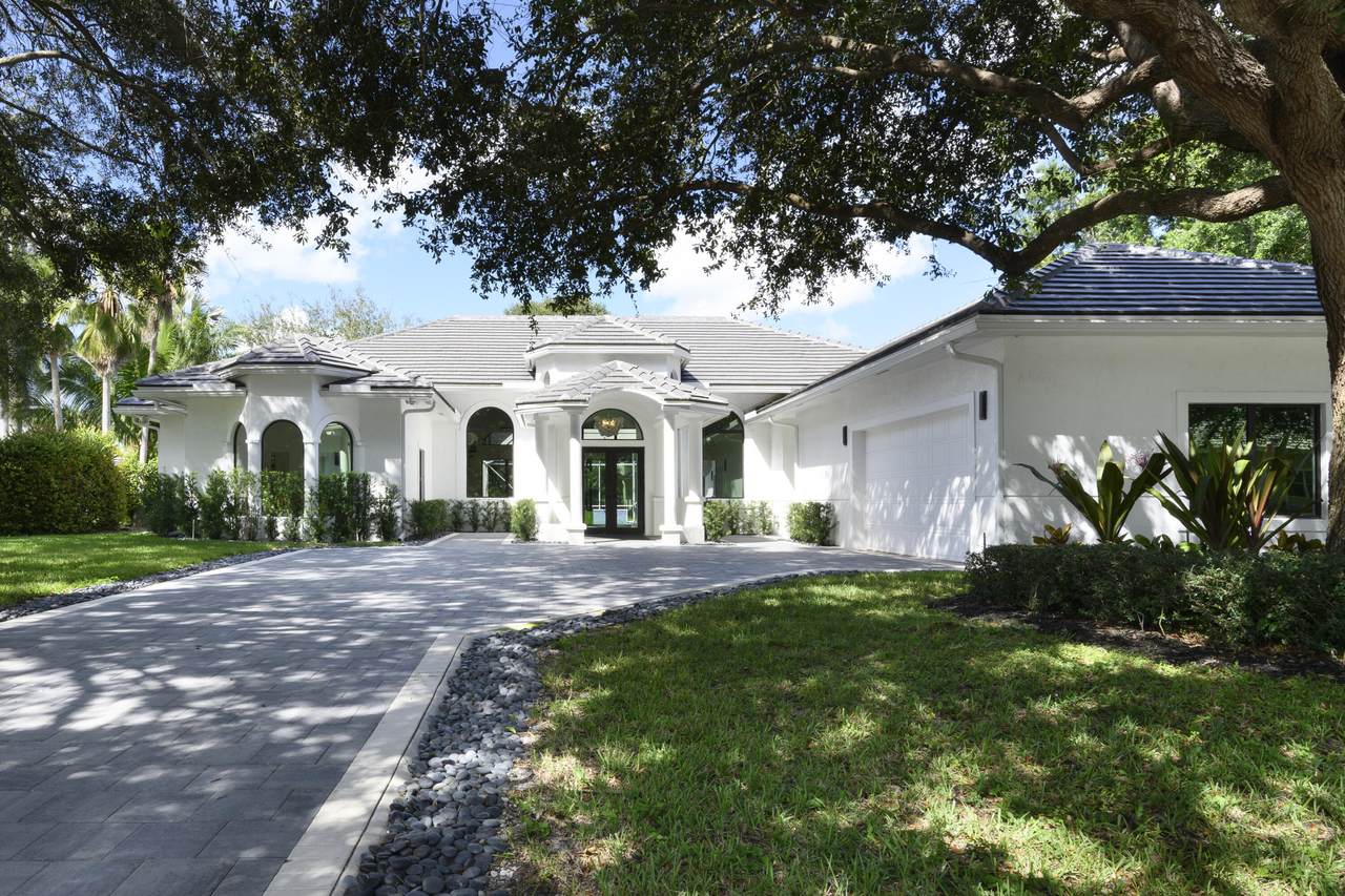 2557 Seminole Circle - Photo 1
