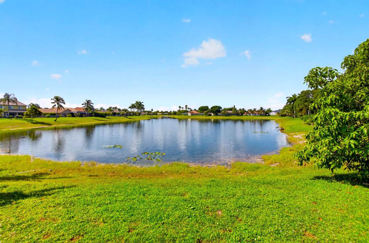 https://bt-photos.global.ssl.fastly.net/beaches/1280_boomver_2_B26048233-2.jpg