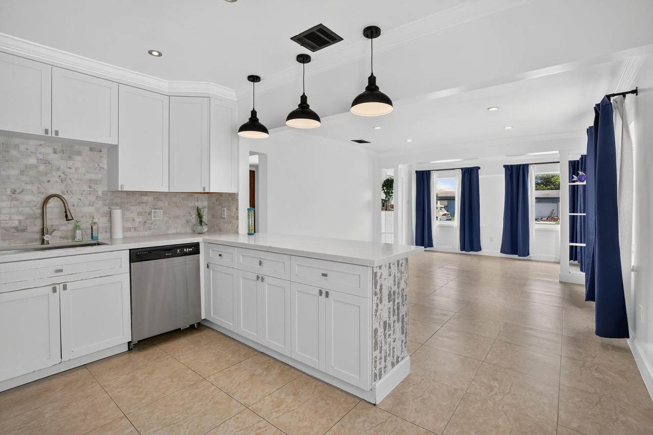 2427 Harding Street - Photo 1