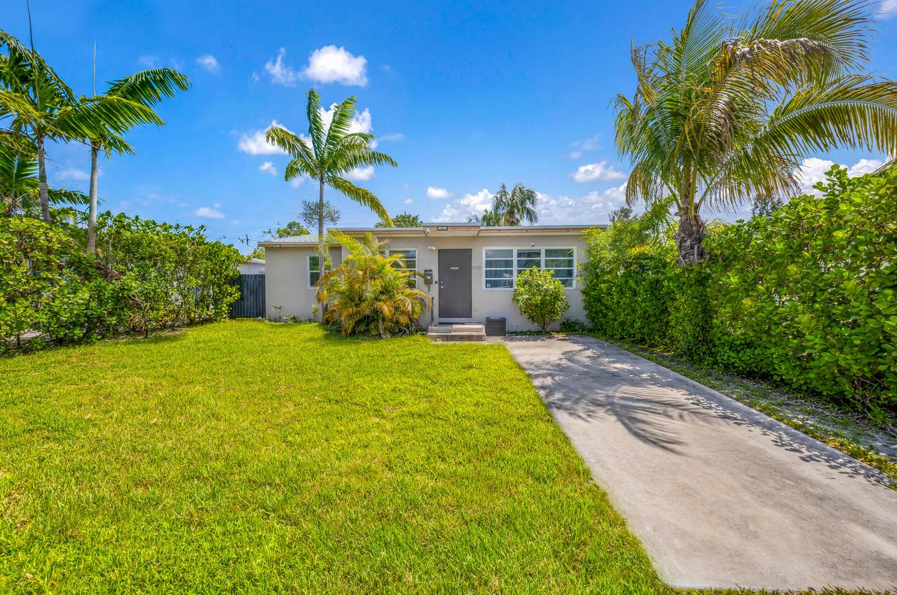 2326 Harding Street - Photo 1