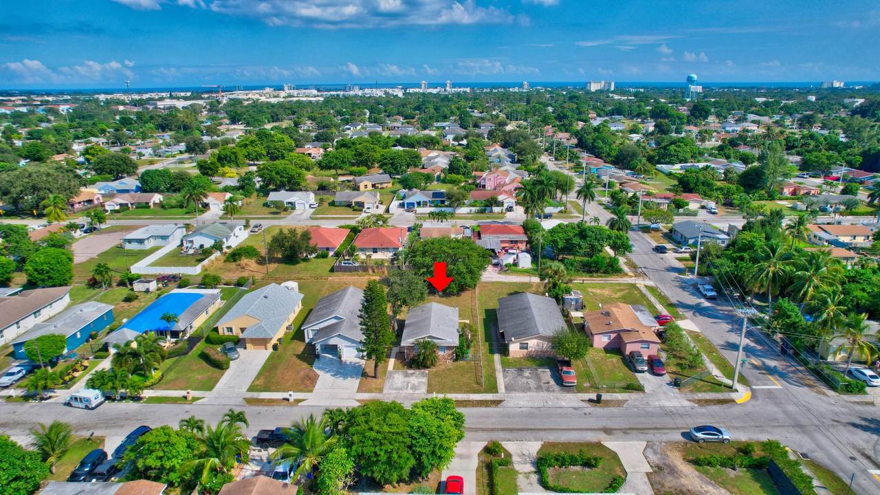 237 11th Avenue - Photo 1