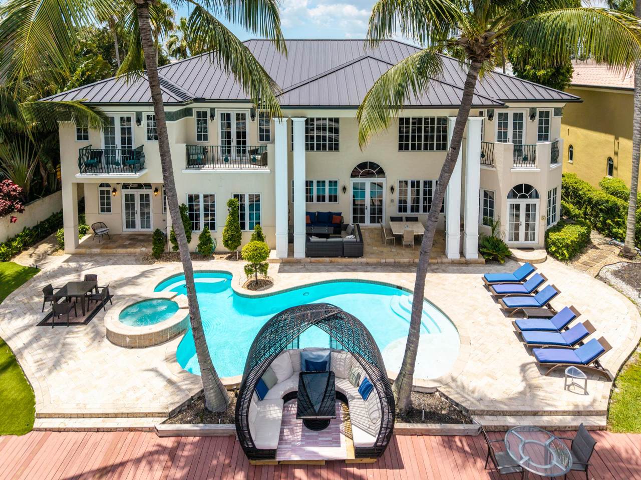 https://bt-photos.global.ssl.fastly.net/beaches/1280_boomver_1_B26048790-2.jpg